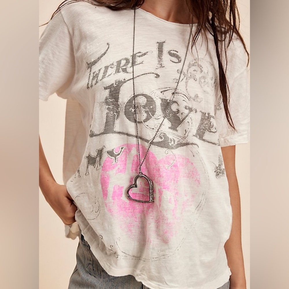 Magnolia Pearl Aura Love Tee - Picture 2 of 9